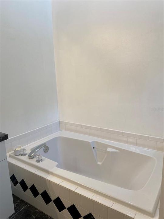 Activo con contrato: $495,000 (3 camas, 2 baños, 1682 Pies cuadrados)