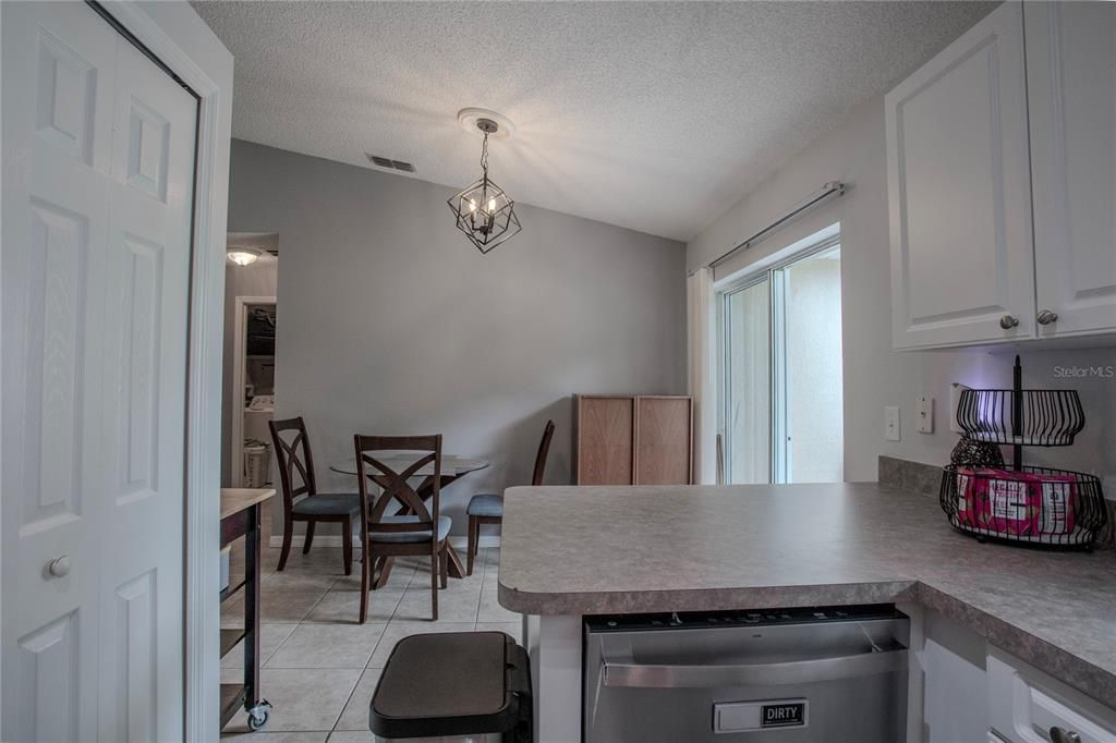 Activo con contrato: $275,000 (3 camas, 2 baños, 1205 Pies cuadrados)