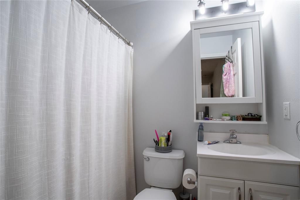 Activo con contrato: $275,000 (3 camas, 2 baños, 1205 Pies cuadrados)