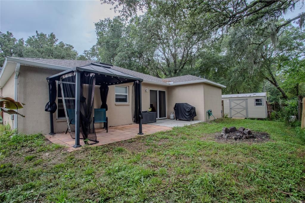 Activo con contrato: $275,000 (3 camas, 2 baños, 1205 Pies cuadrados)