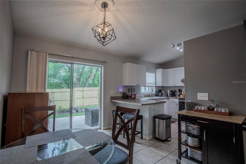 Activo con contrato: $275,000 (3 camas, 2 baños, 1205 Pies cuadrados)