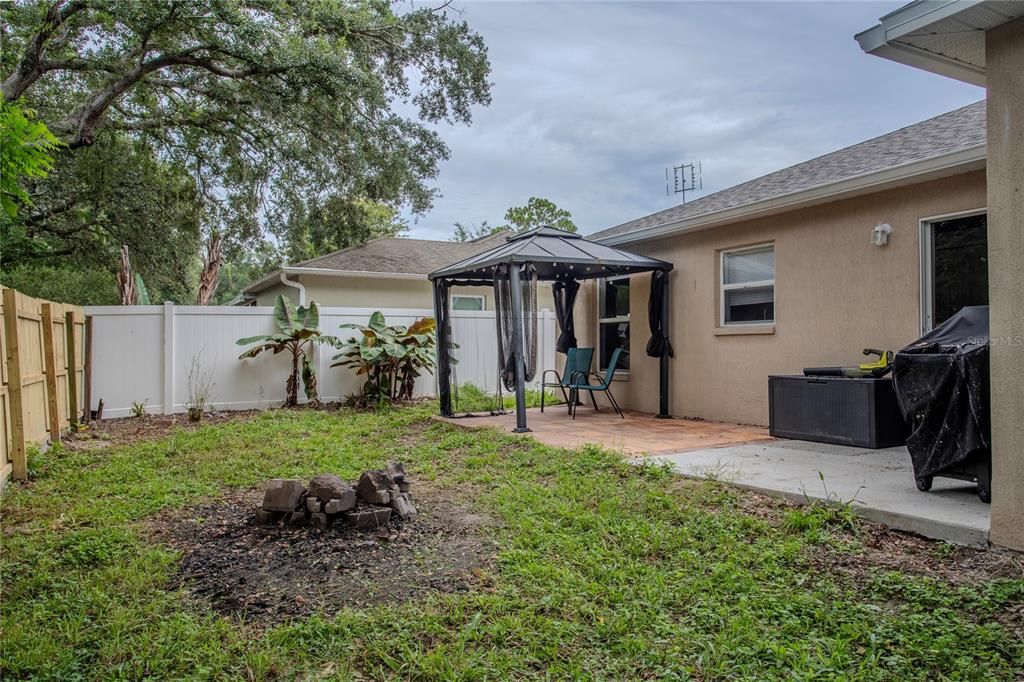 Activo con contrato: $275,000 (3 camas, 2 baños, 1205 Pies cuadrados)