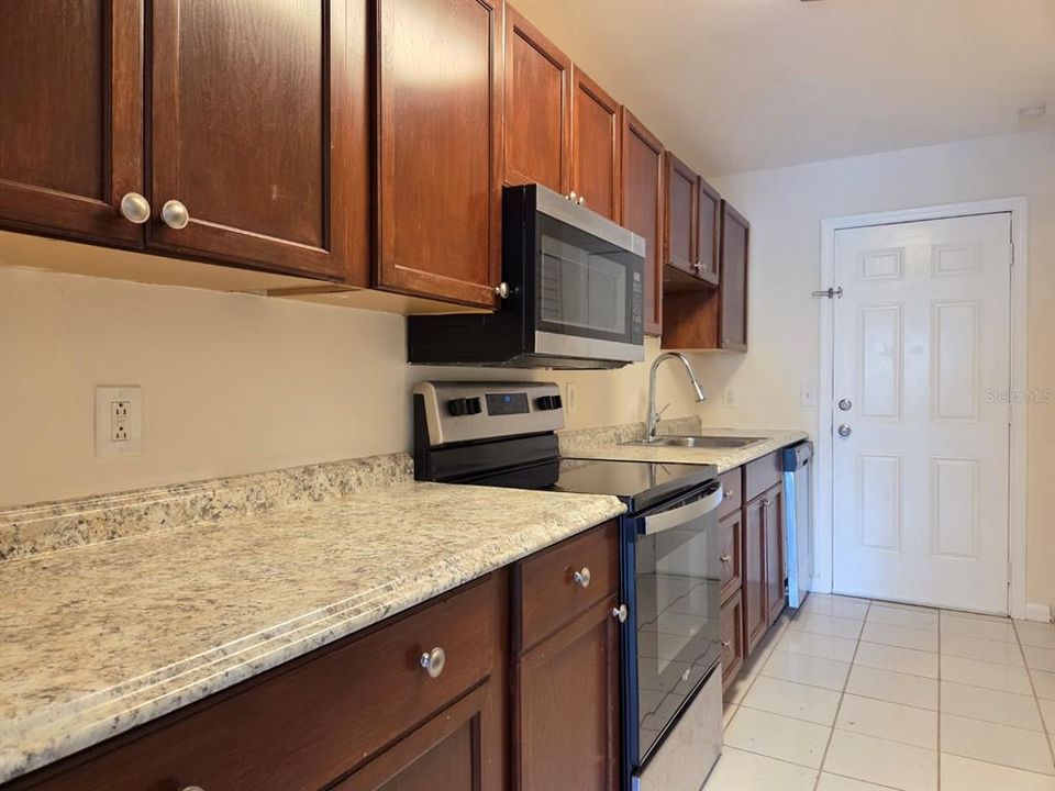 For Rent: $1,625 (3 beds, 2 baths, 1200 Square Feet)