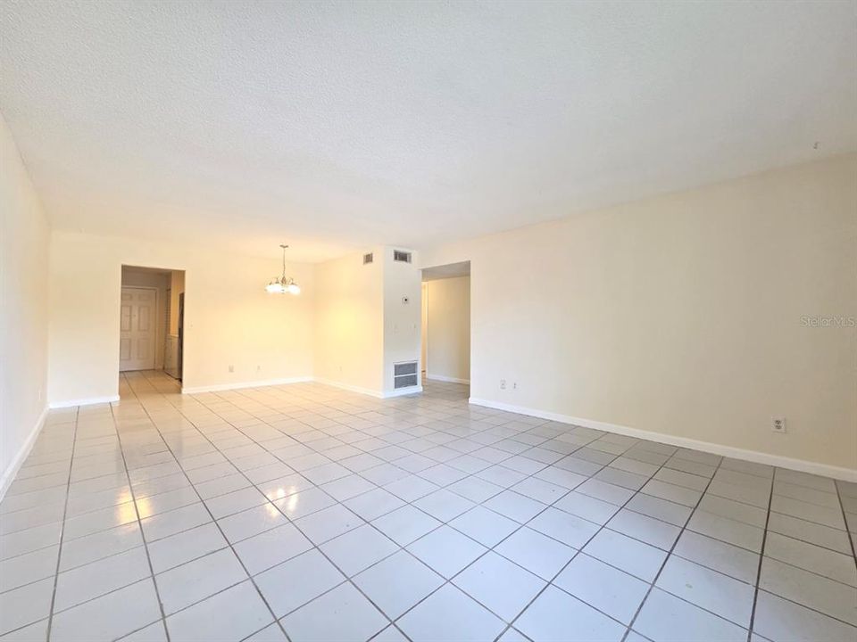 For Rent: $1,625 (3 beds, 2 baths, 1200 Square Feet)