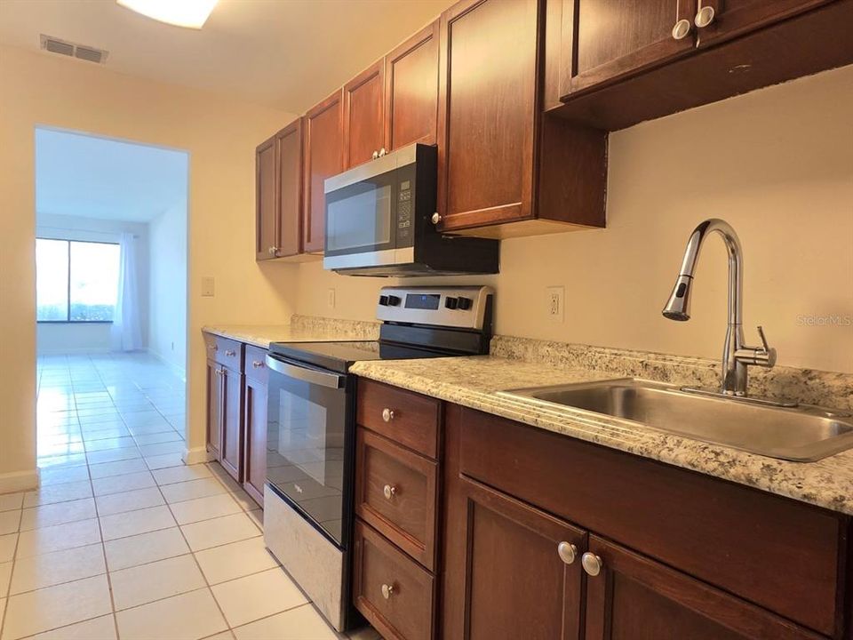For Rent: $1,625 (3 beds, 2 baths, 1200 Square Feet)