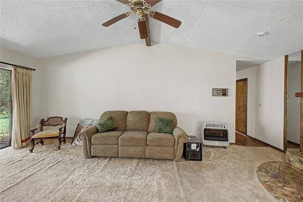 For Sale: $500,000 (3 beds, 2 baths, 1918 Square Feet)