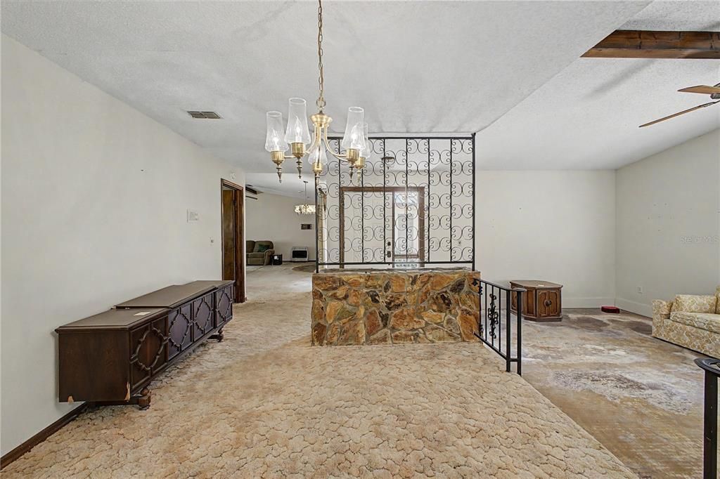 For Sale: $500,000 (3 beds, 2 baths, 1918 Square Feet)