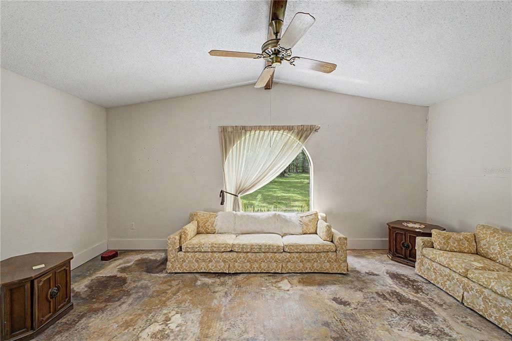 For Sale: $500,000 (3 beds, 2 baths, 1918 Square Feet)