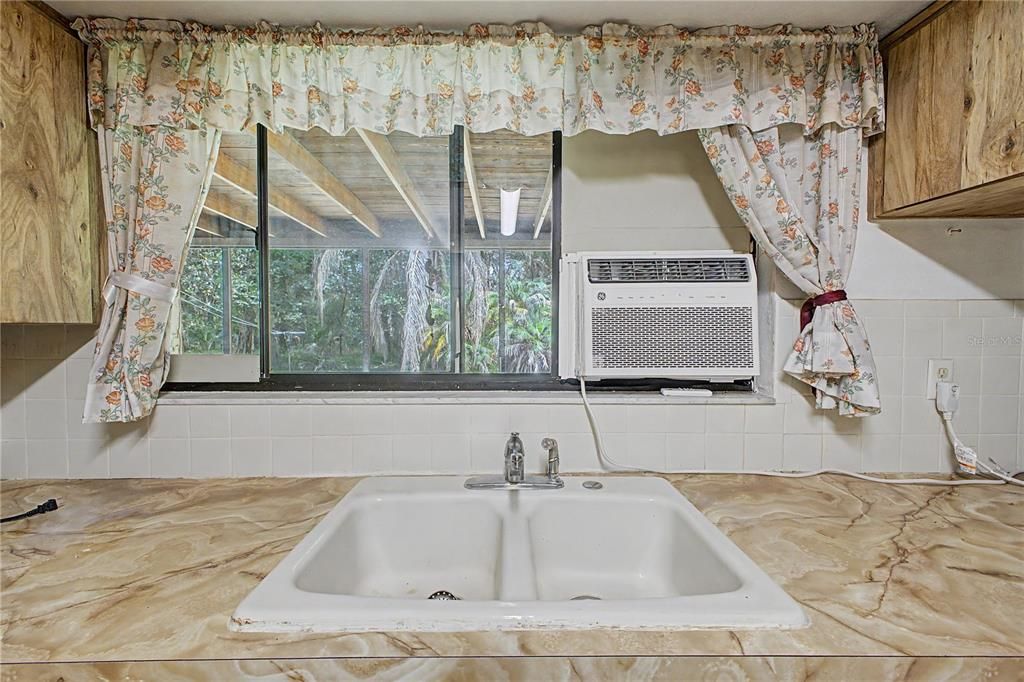 For Sale: $500,000 (3 beds, 2 baths, 1918 Square Feet)