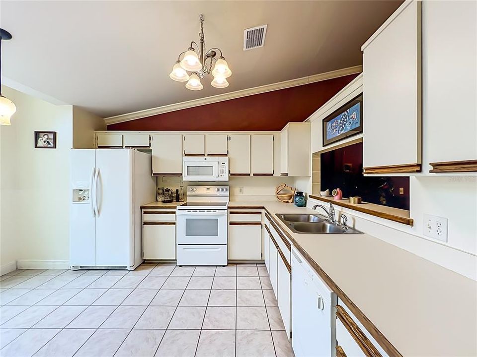 For Sale: $365,000 (3 beds, 2 baths, 1369 Square Feet)