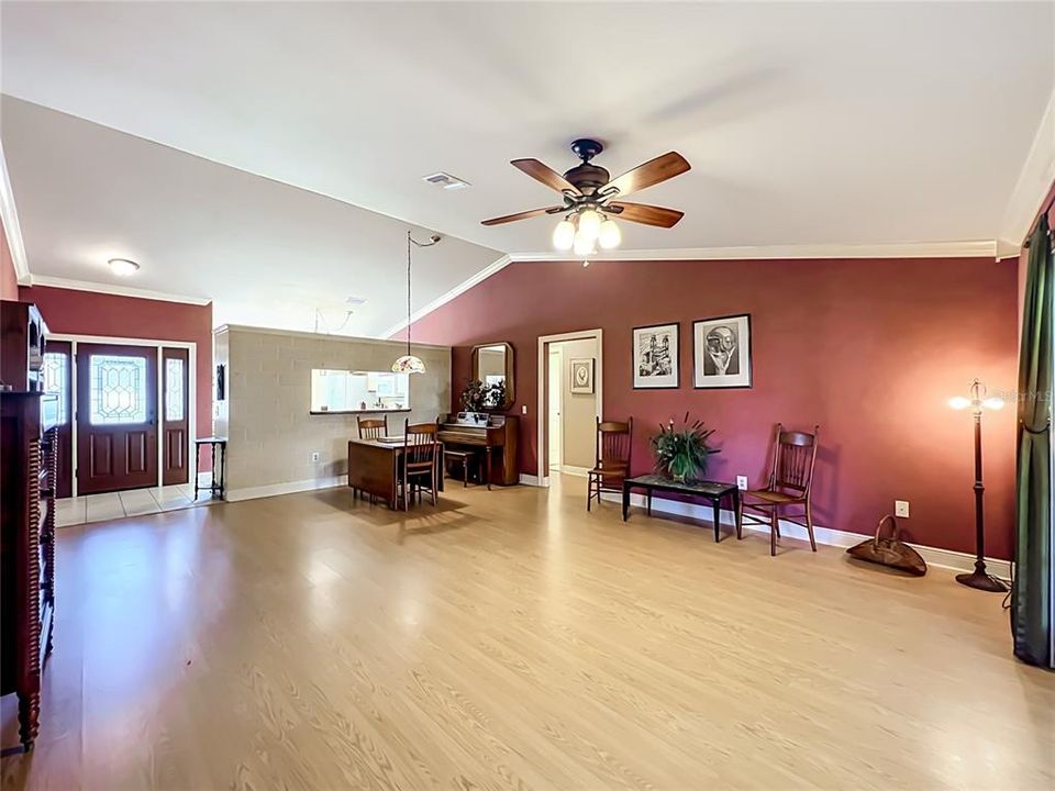 For Sale: $365,000 (3 beds, 2 baths, 1369 Square Feet)