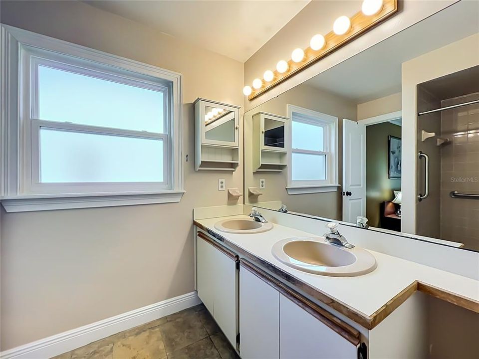 For Sale: $365,000 (3 beds, 2 baths, 1369 Square Feet)