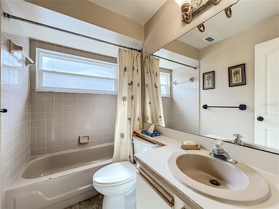 For Sale: $365,000 (3 beds, 2 baths, 1369 Square Feet)