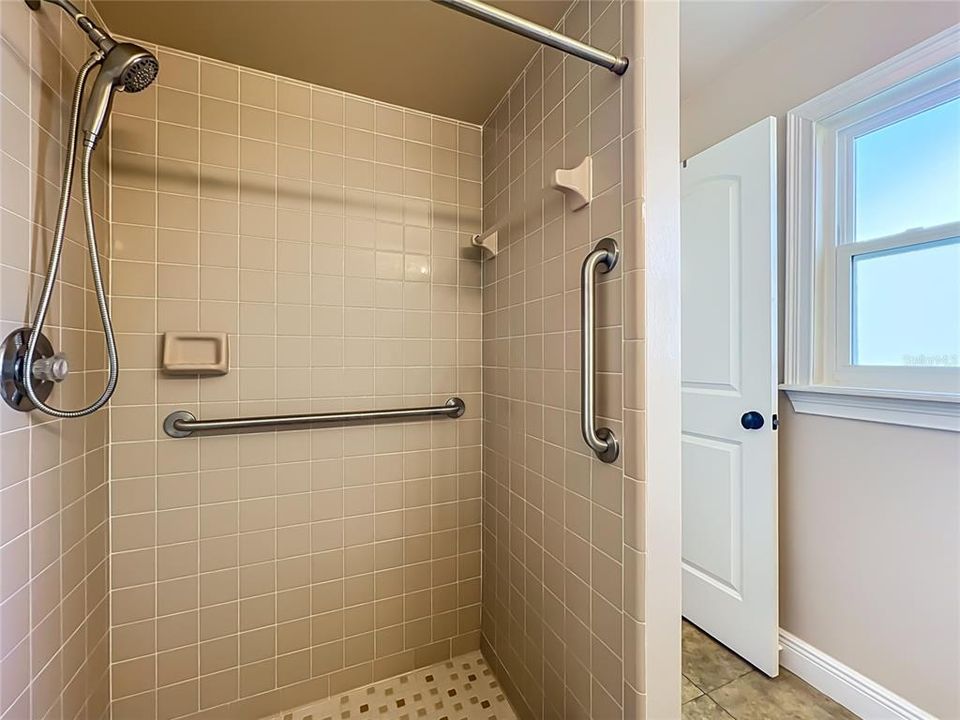 For Sale: $365,000 (3 beds, 2 baths, 1369 Square Feet)