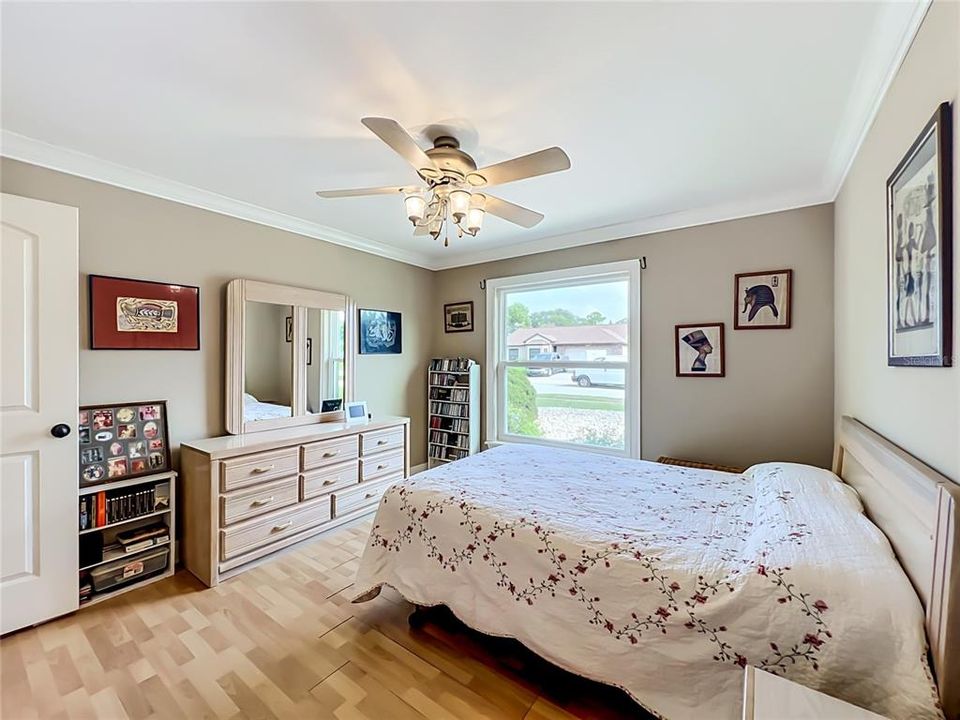 For Sale: $365,000 (3 beds, 2 baths, 1369 Square Feet)