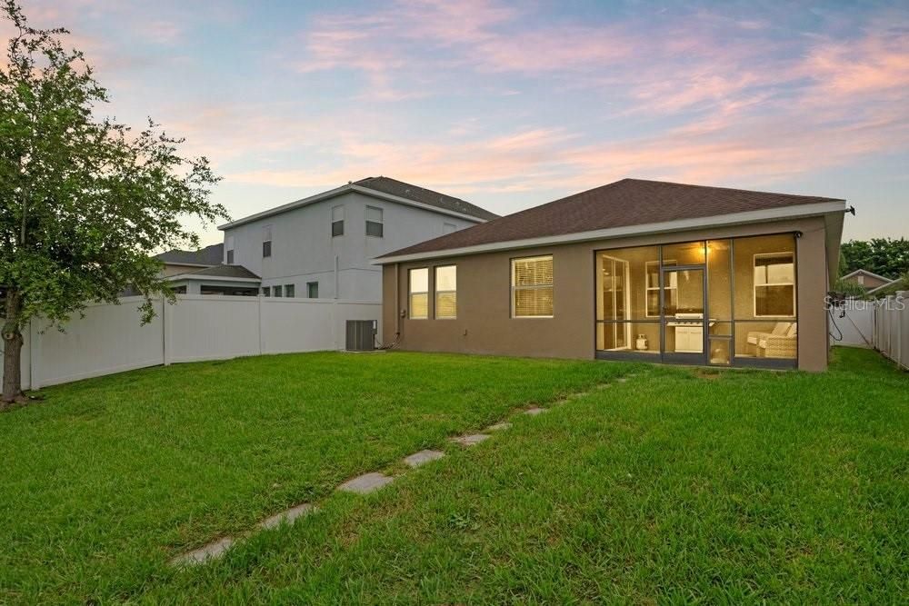 Active With Contract: $438,000 (3 beds, 2 baths, 1737 Square Feet)