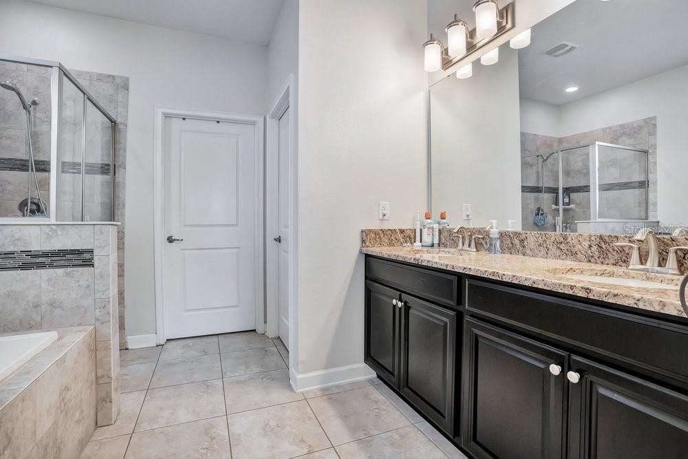 Active With Contract: $438,000 (3 beds, 2 baths, 1737 Square Feet)