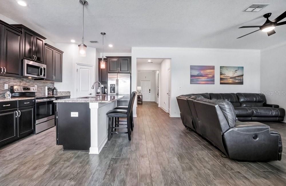 Active With Contract: $438,000 (3 beds, 2 baths, 1737 Square Feet)
