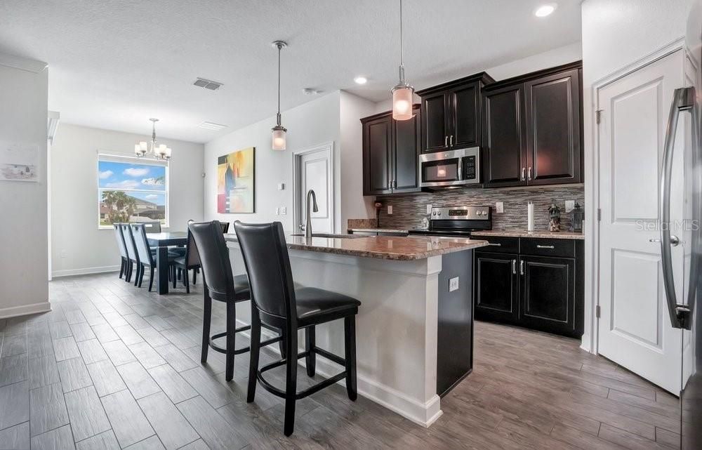 Active With Contract: $438,000 (3 beds, 2 baths, 1737 Square Feet)