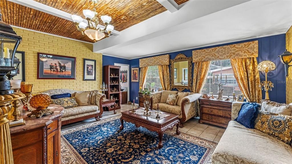 En Venta: $639,900 (3 camas, 3 baños, 1990 Pies cuadrados)