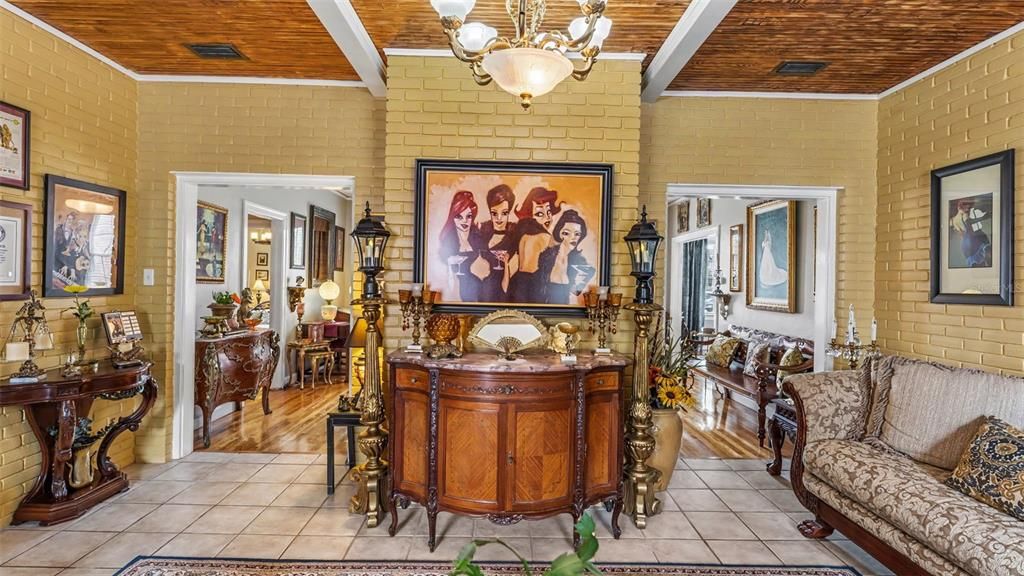 En Venta: $639,900 (3 camas, 3 baños, 1990 Pies cuadrados)
