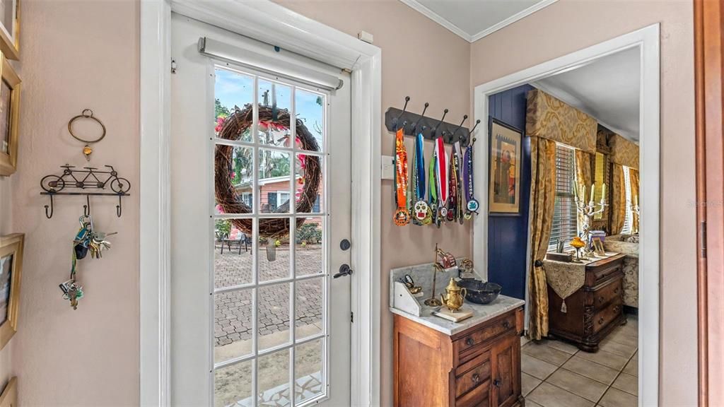 En Venta: $639,900 (3 camas, 3 baños, 1990 Pies cuadrados)