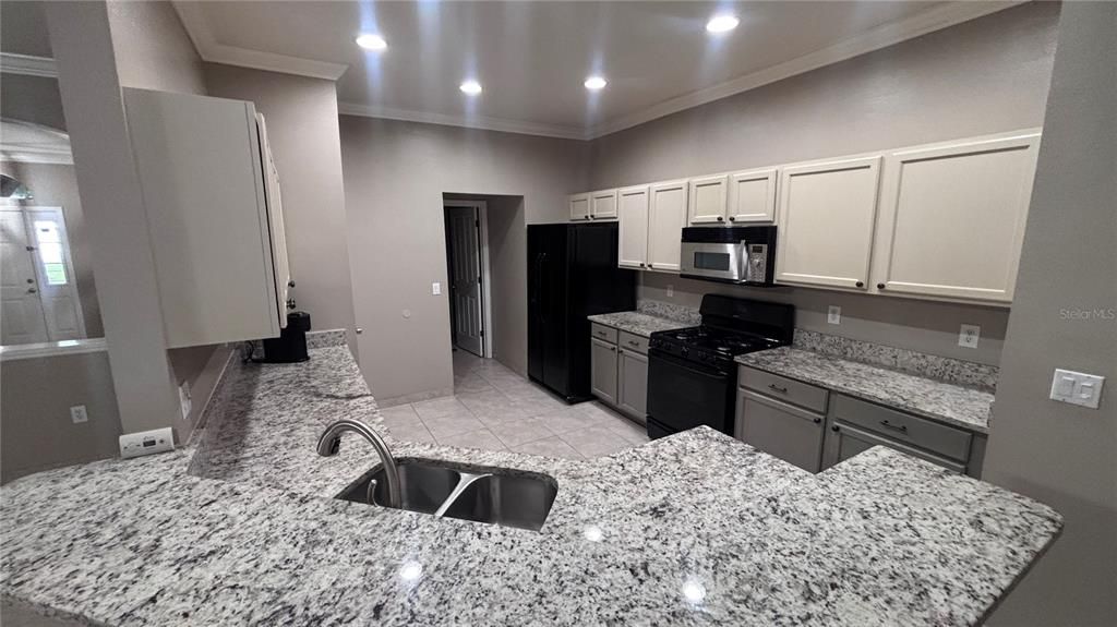 For Rent: $3,200 (3 beds, 2 baths, 2282 Square Feet)