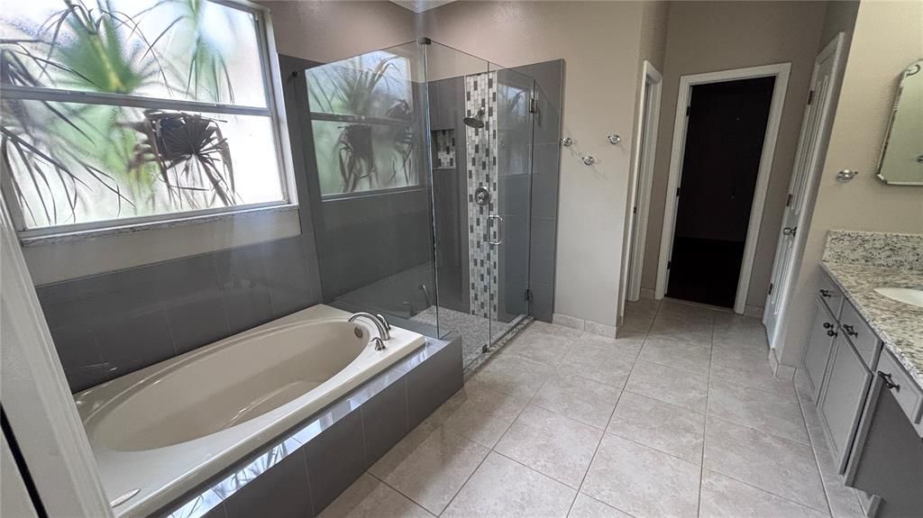 For Rent: $3,200 (3 beds, 2 baths, 2282 Square Feet)