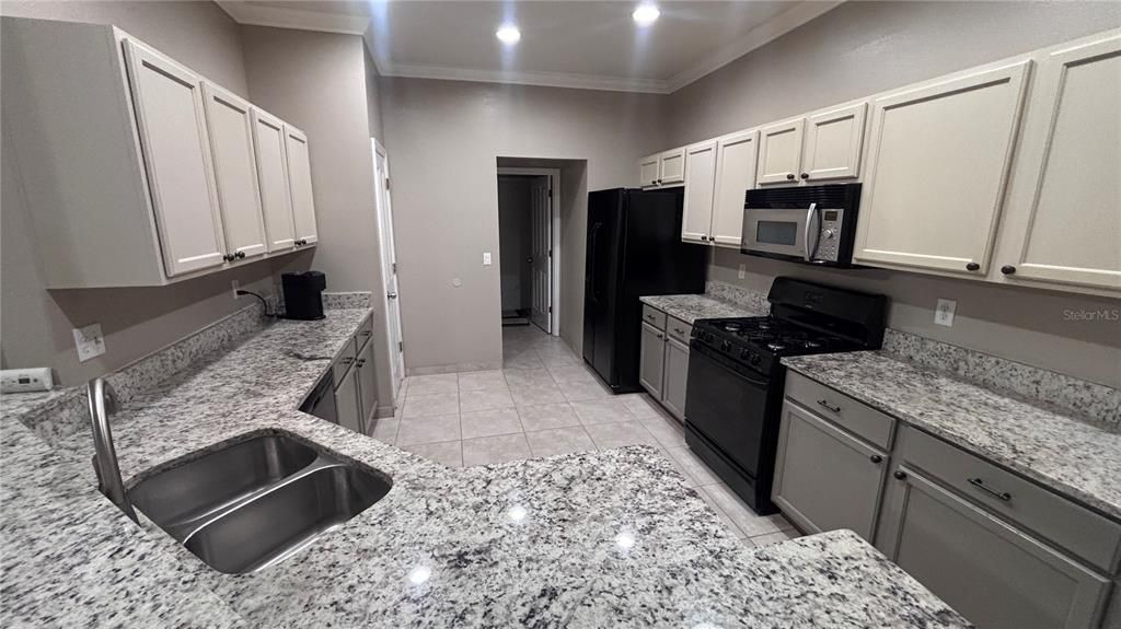 For Rent: $3,200 (3 beds, 2 baths, 2282 Square Feet)