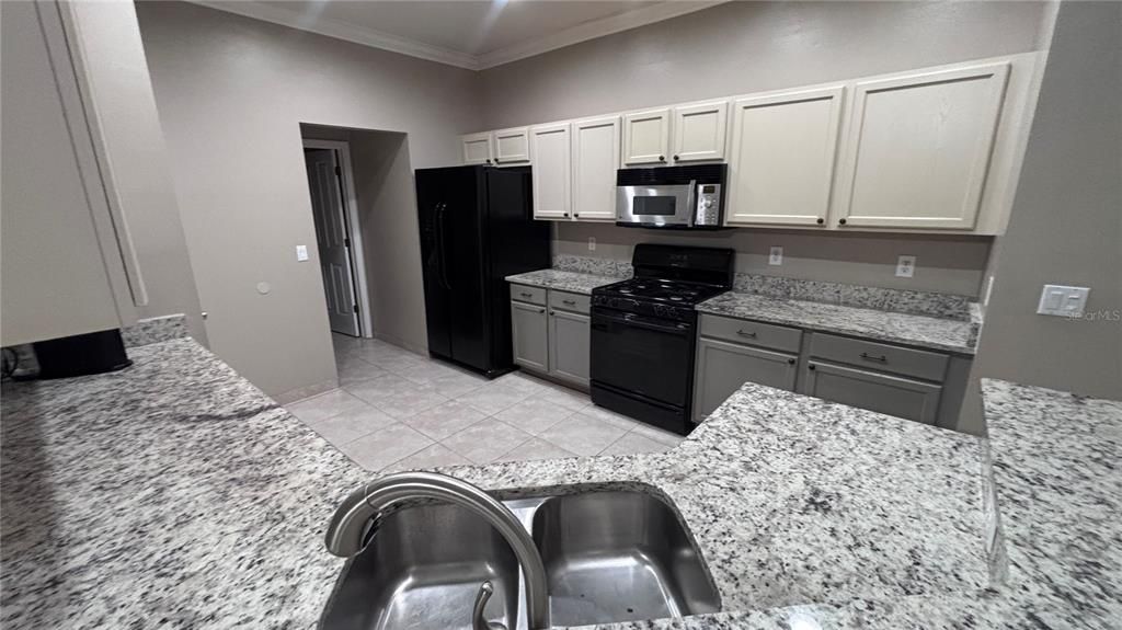 For Rent: $3,200 (3 beds, 2 baths, 2282 Square Feet)