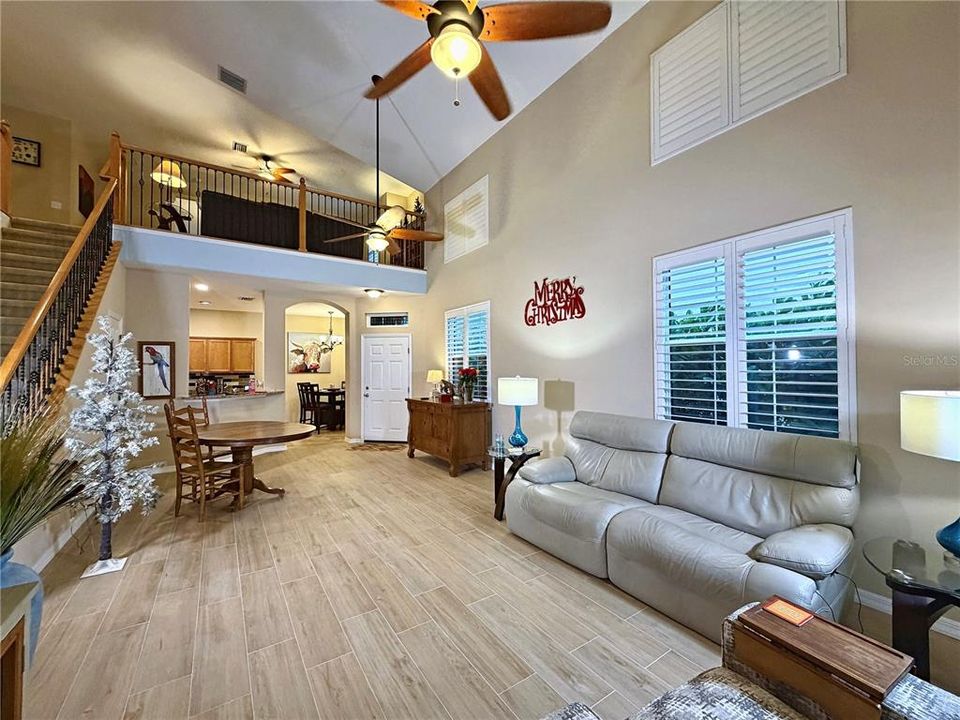 En Venta: $534,000 (3 camas, 3 baños, 2250 Pies cuadrados)