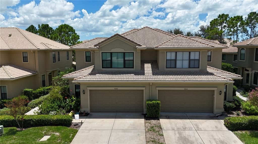 En Venta: $534,000 (3 camas, 3 baños, 2250 Pies cuadrados)