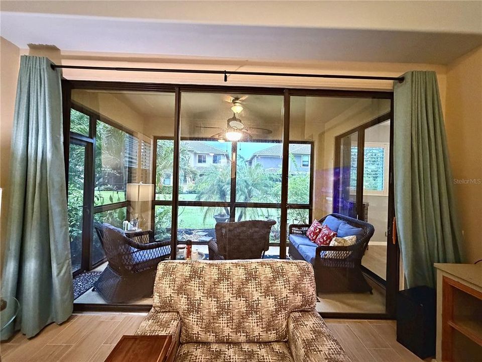 En Venta: $534,000 (3 camas, 3 baños, 2250 Pies cuadrados)