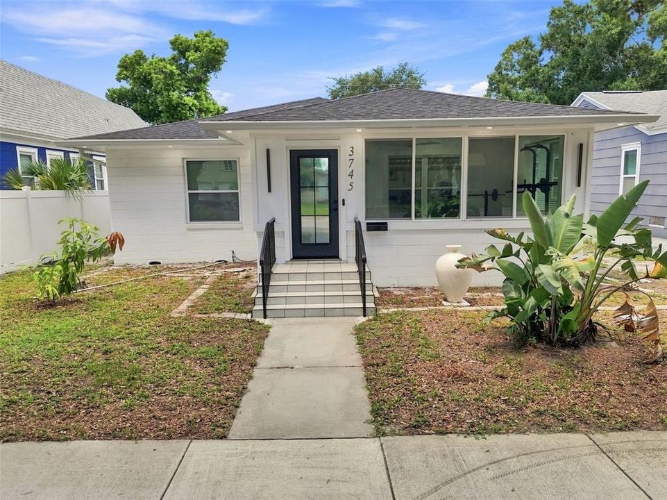 En Venta: $599,900 (4 camas, 4 baños, 2211 Pies cuadrados)