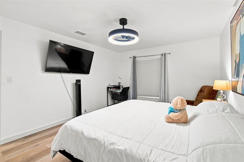 En Venta: $599,900 (4 camas, 4 baños, 2211 Pies cuadrados)