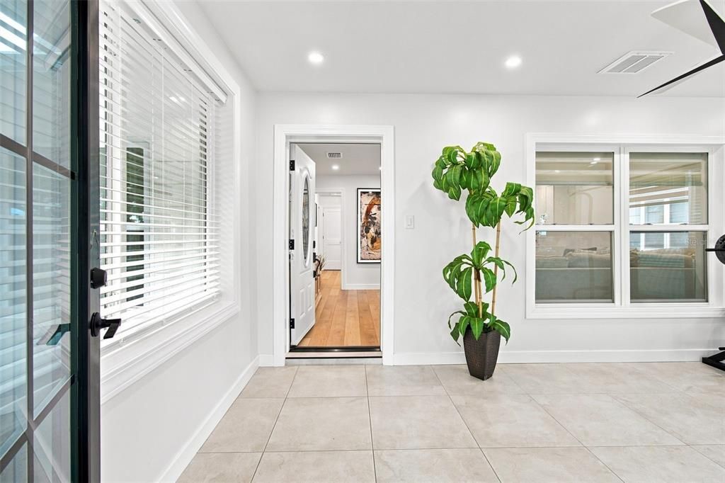 En Venta: $599,900 (4 camas, 4 baños, 2211 Pies cuadrados)