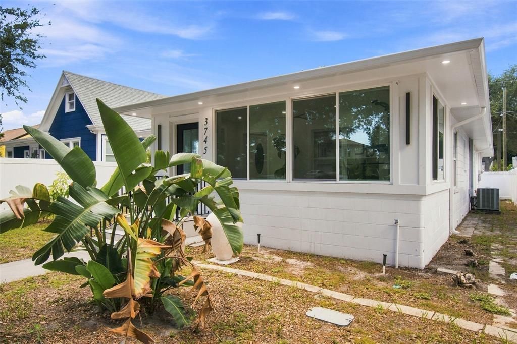 En Venta: $599,900 (4 camas, 4 baños, 2211 Pies cuadrados)