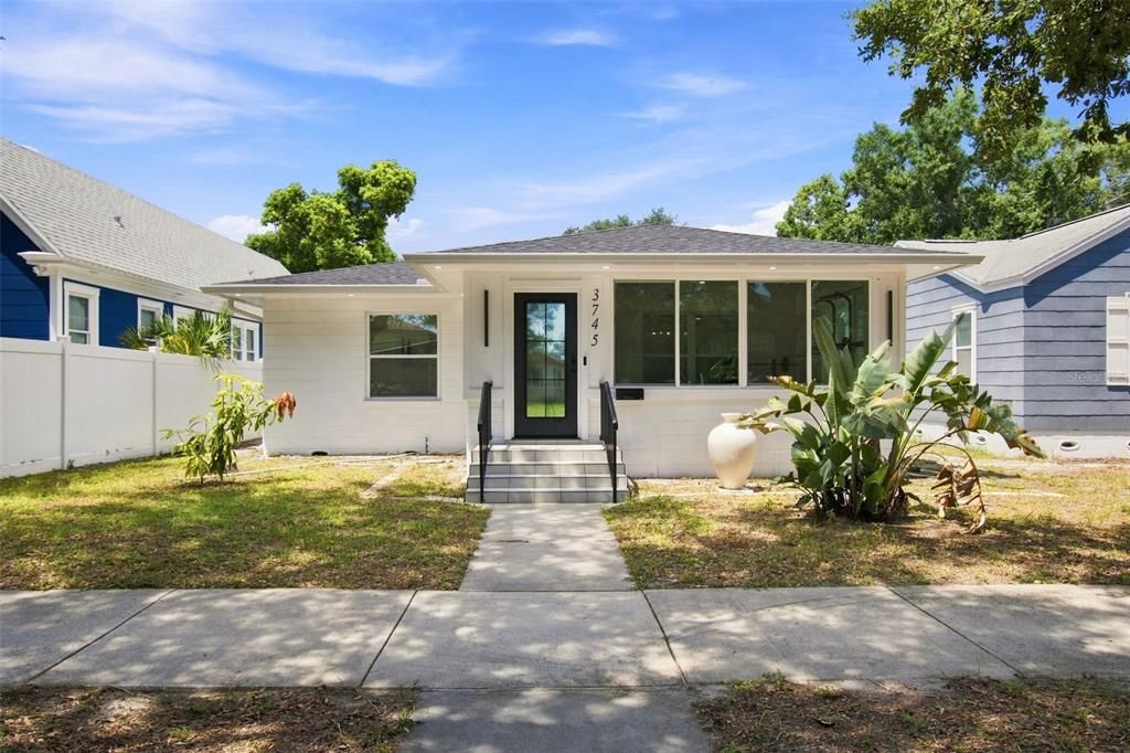 En Venta: $599,900 (4 camas, 4 baños, 2211 Pies cuadrados)
