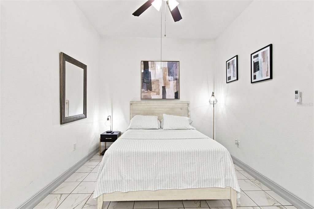 En Venta: $599,900 (4 camas, 4 baños, 2211 Pies cuadrados)