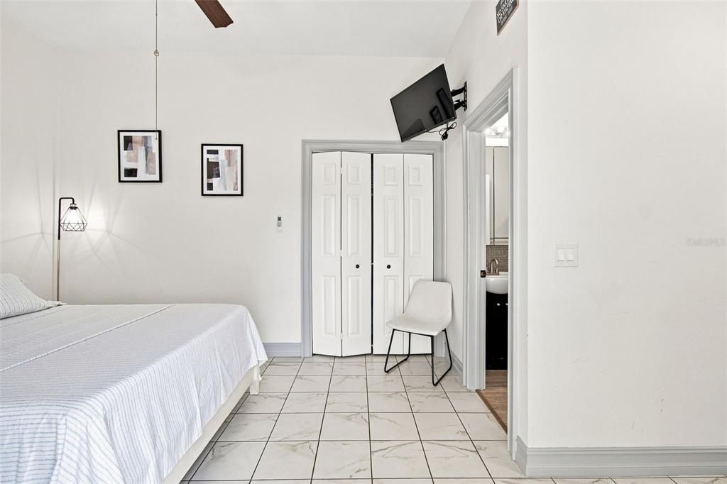 En Venta: $599,900 (4 camas, 4 baños, 2211 Pies cuadrados)