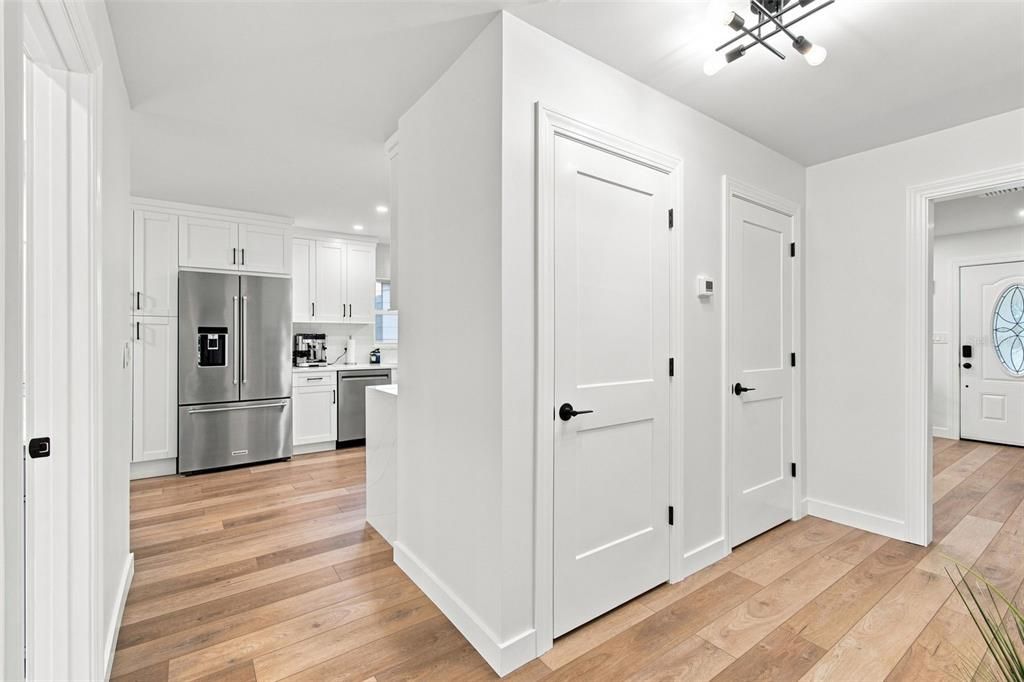 En Venta: $599,900 (4 camas, 4 baños, 2211 Pies cuadrados)