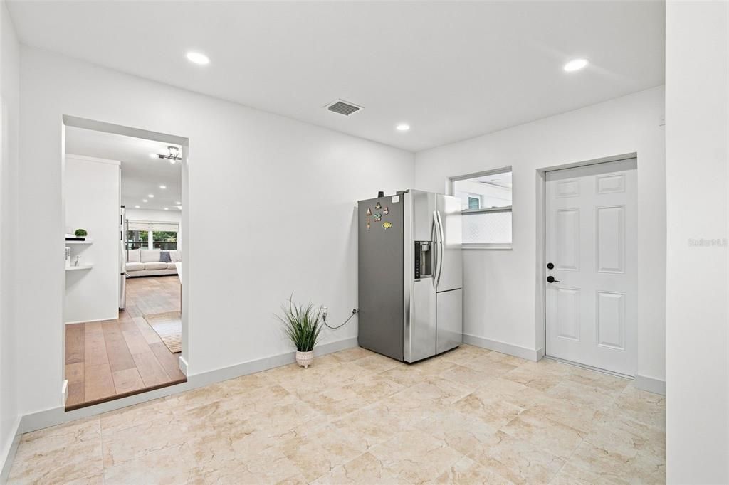 En Venta: $599,900 (4 camas, 4 baños, 2211 Pies cuadrados)
