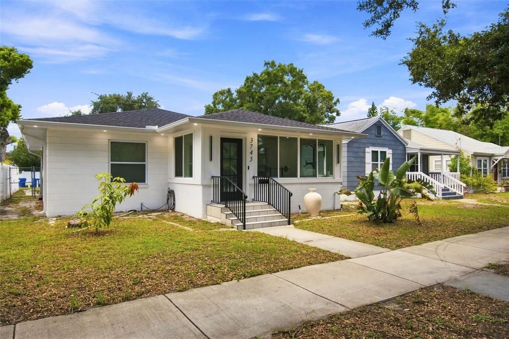 En Venta: $599,900 (4 camas, 4 baños, 2211 Pies cuadrados)
