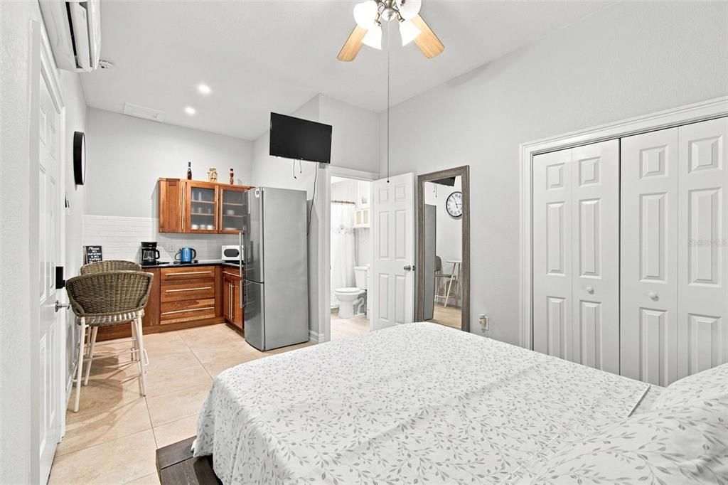 En Venta: $599,900 (4 camas, 4 baños, 2211 Pies cuadrados)