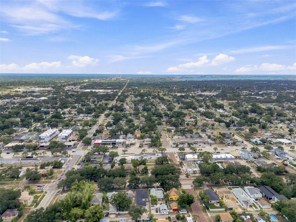 En Venta: $599,900 (4 camas, 4 baños, 2211 Pies cuadrados)