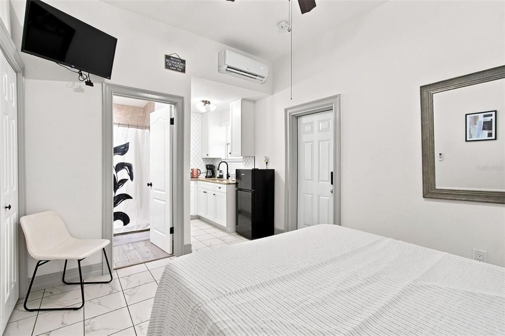 En Venta: $599,900 (4 camas, 4 baños, 2211 Pies cuadrados)