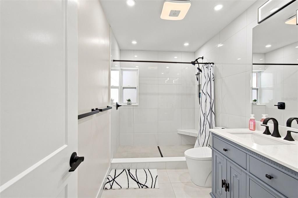 En Venta: $599,900 (4 camas, 4 baños, 2211 Pies cuadrados)