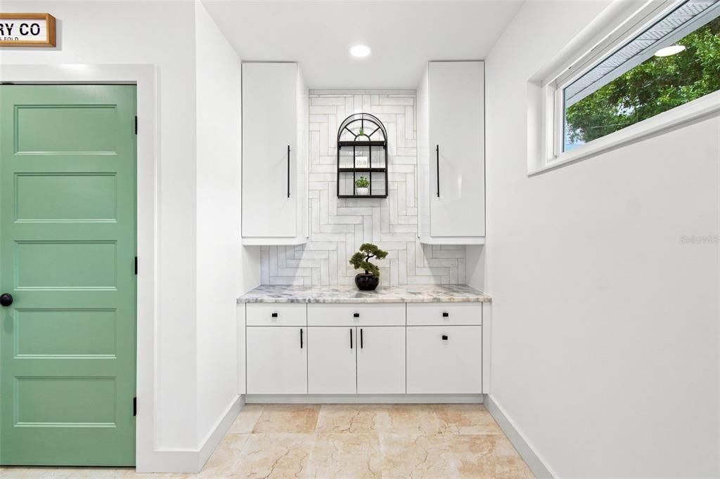 En Venta: $599,900 (4 camas, 4 baños, 2211 Pies cuadrados)