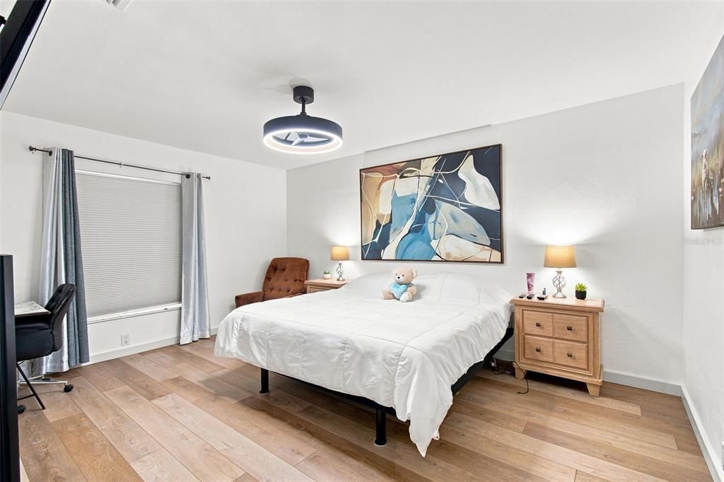 En Venta: $599,900 (4 camas, 4 baños, 2211 Pies cuadrados)