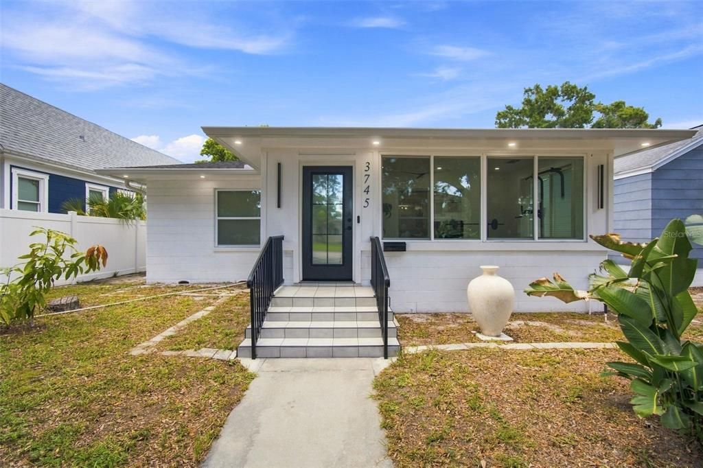 En Venta: $599,900 (4 camas, 4 baños, 2211 Pies cuadrados)